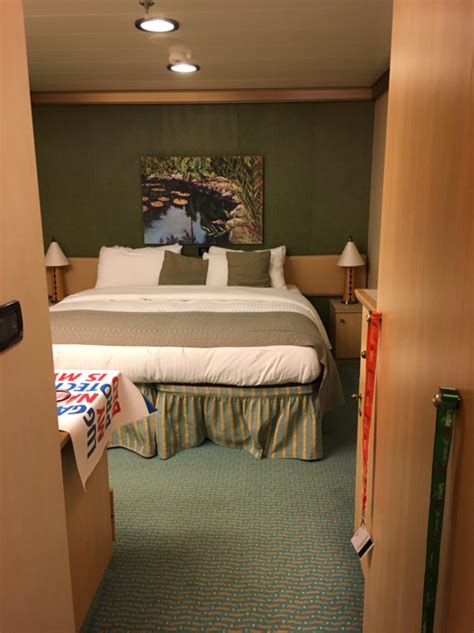 Interior stateroom for 4 on the carnival magic